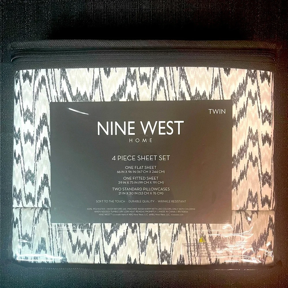 NINE WEST 4-pc Twin Sheet Set Black / White Electricy Waves Look NEW NIP